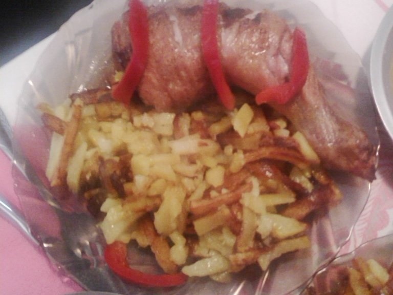 Pulpe cu rozmarin si cartofi cu parmezan