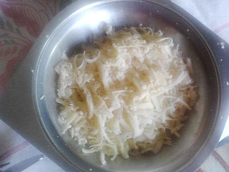 Pulpe cu rozmarin si cartofi cu parmezan