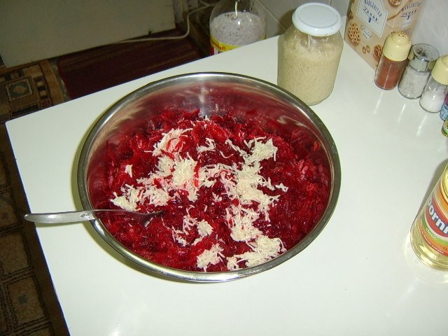 Salata de sfecla rosie