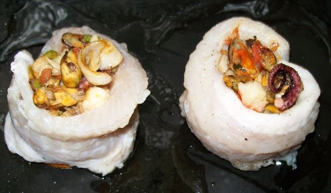 Manson de Pangasius cu fructe de mare, sos de citrice si ciuperci la gratar