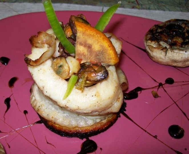 Manson de Pangasius cu fructe de mare, sos de citrice si ciuperci la gratar