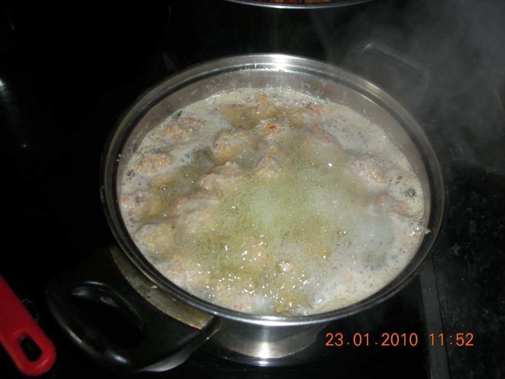 Perisoare cu sos de usuroi