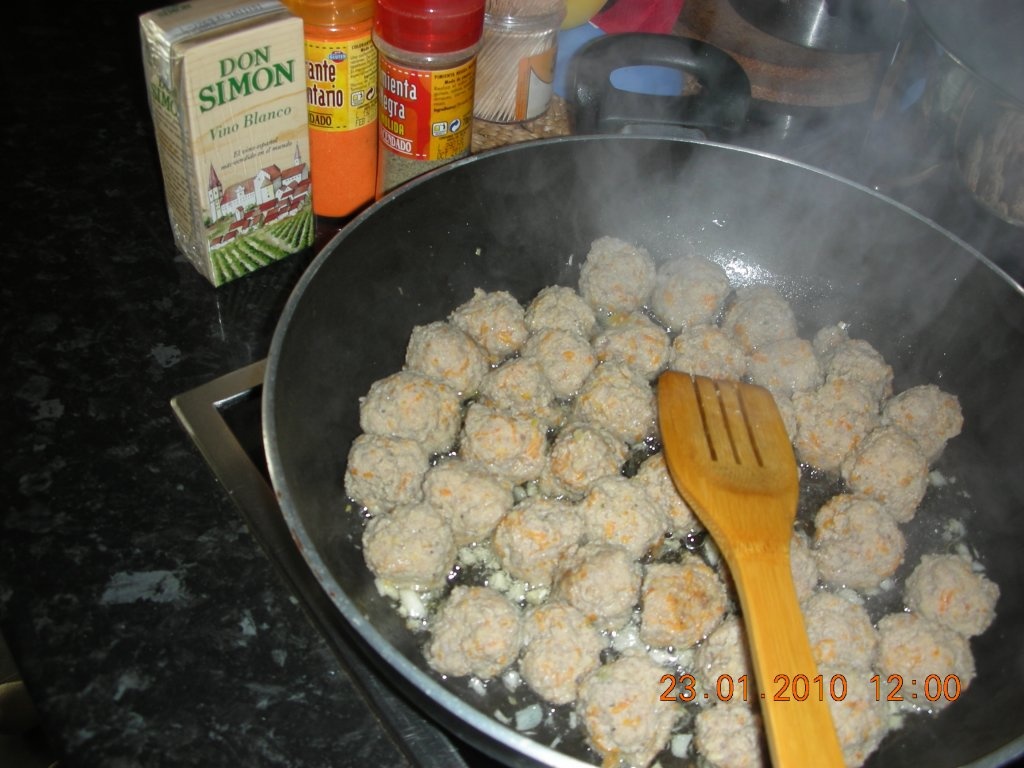 Perisoare cu sos de usuroi