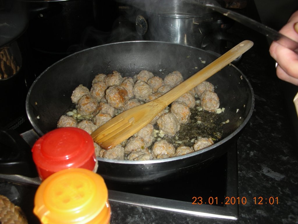 Perisoare cu sos de usuroi