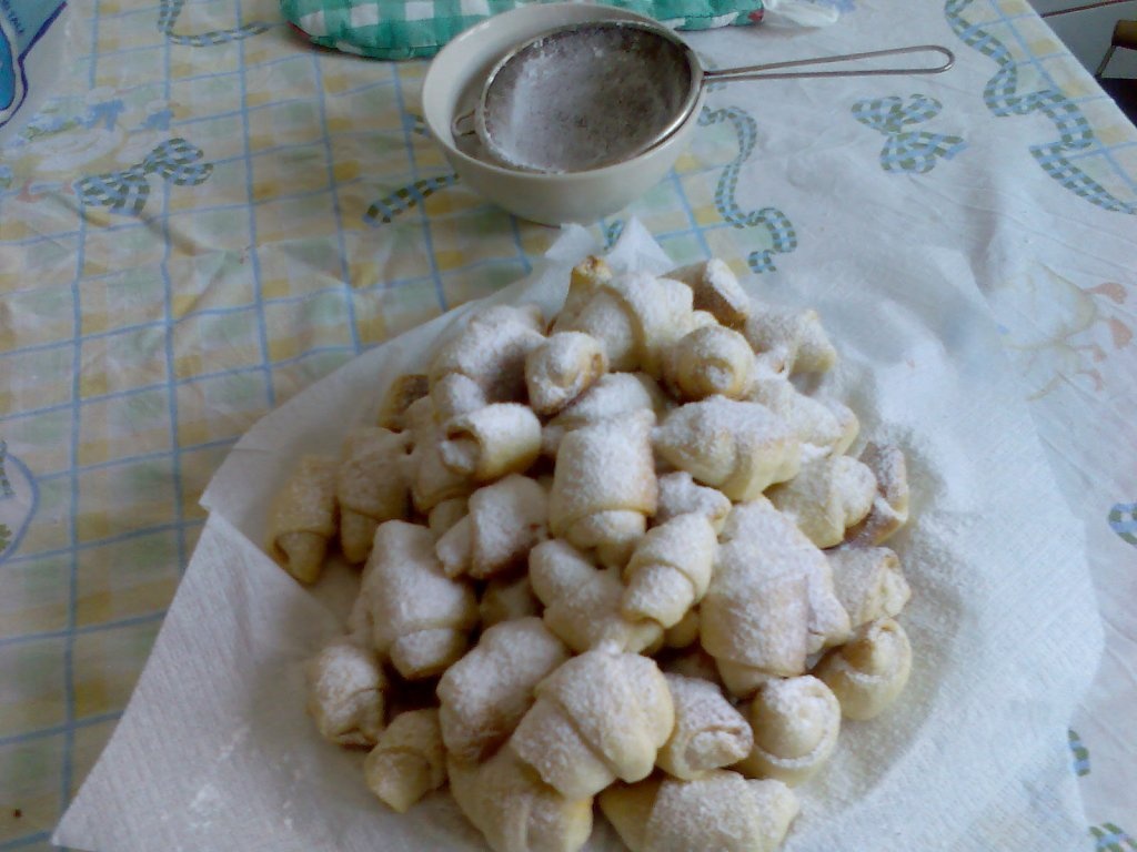 Cornulete foatrte ieftine ,cu rahat