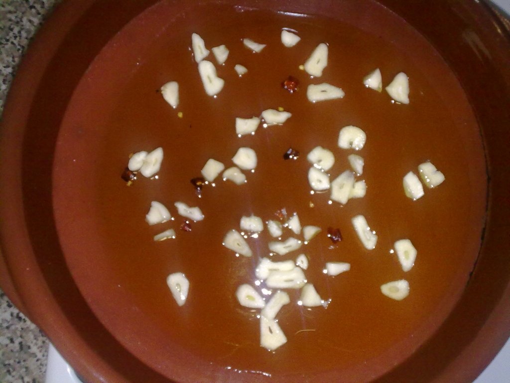 Creveti, in sos picant-gampa al pil pil