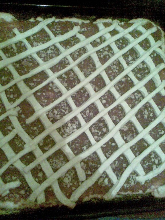 prajitura cu dulceata si nuci cu aluat fraged