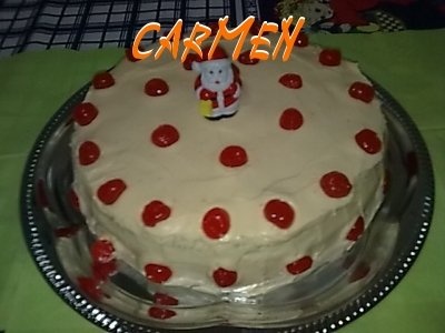 Tort cu doua creme si ornat cu cirese