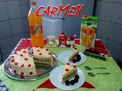 Tort cu doua creme si ornat cu cirese