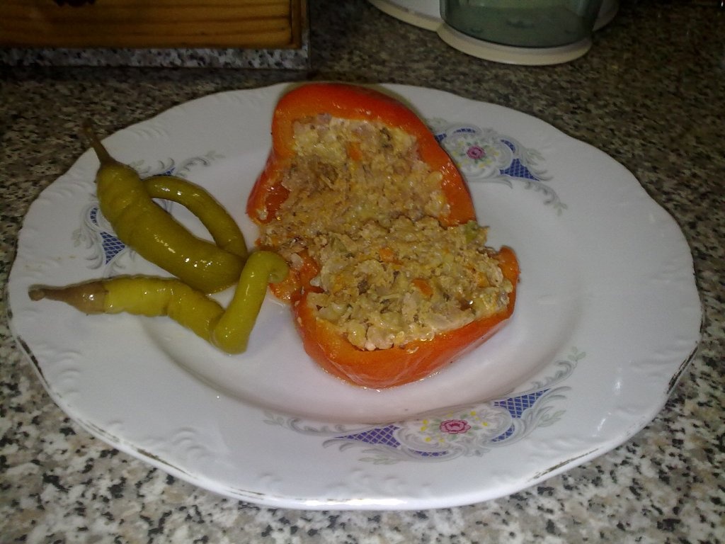 Ardei umplut cu legume, carne si orez