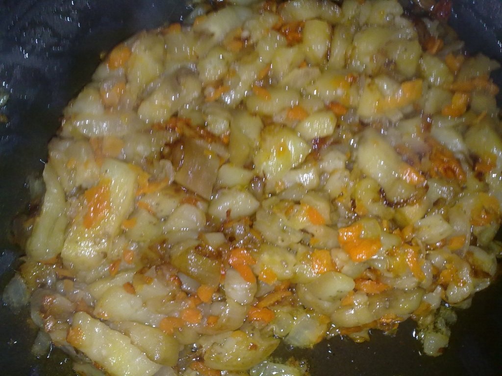 Ardei umplut cu legume, carne si orez