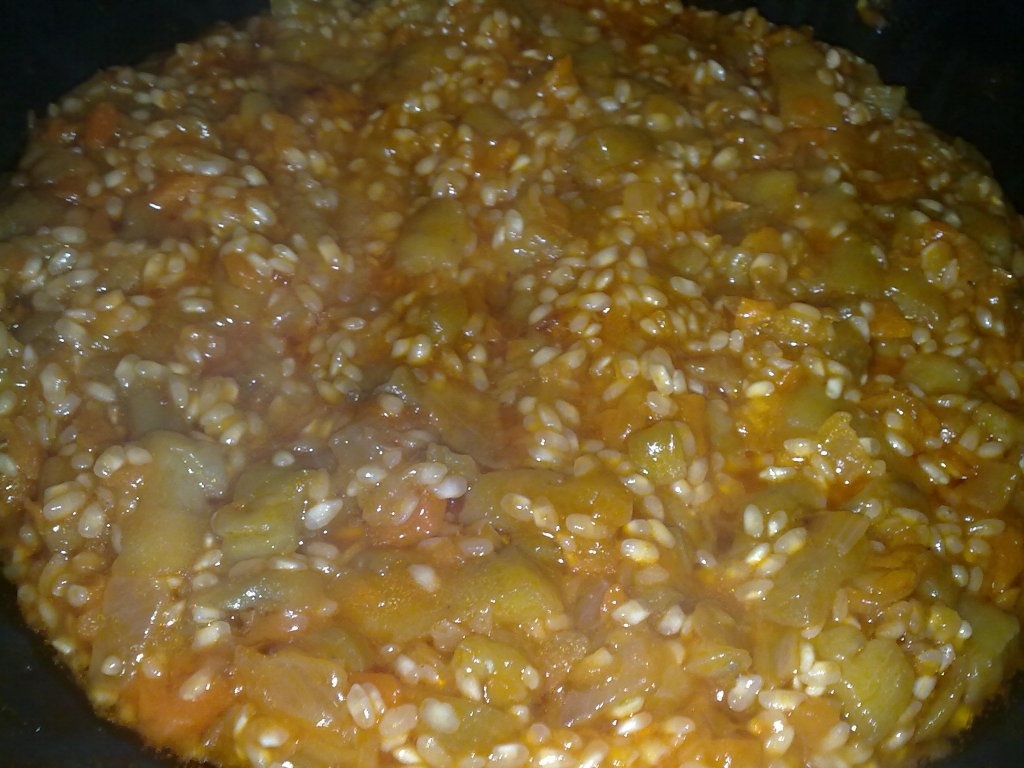 Ardei umplut cu legume, carne si orez
