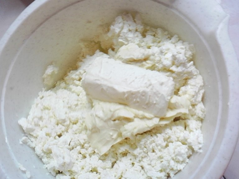 Stelute cu pasta de branza