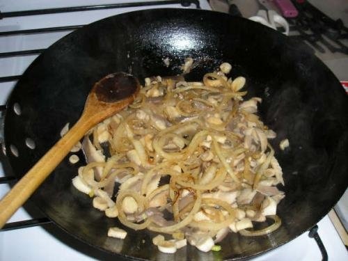 ciuperci pleurotus cu smantana si paste