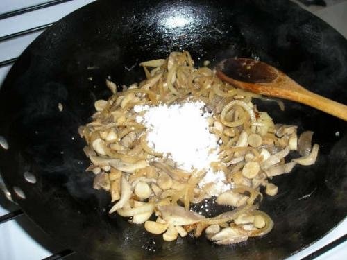 ciuperci pleurotus cu smantana si paste