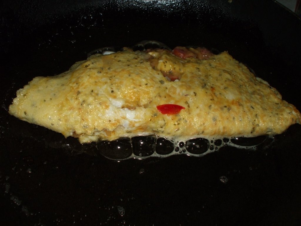 Omleta Calzone cu carnati