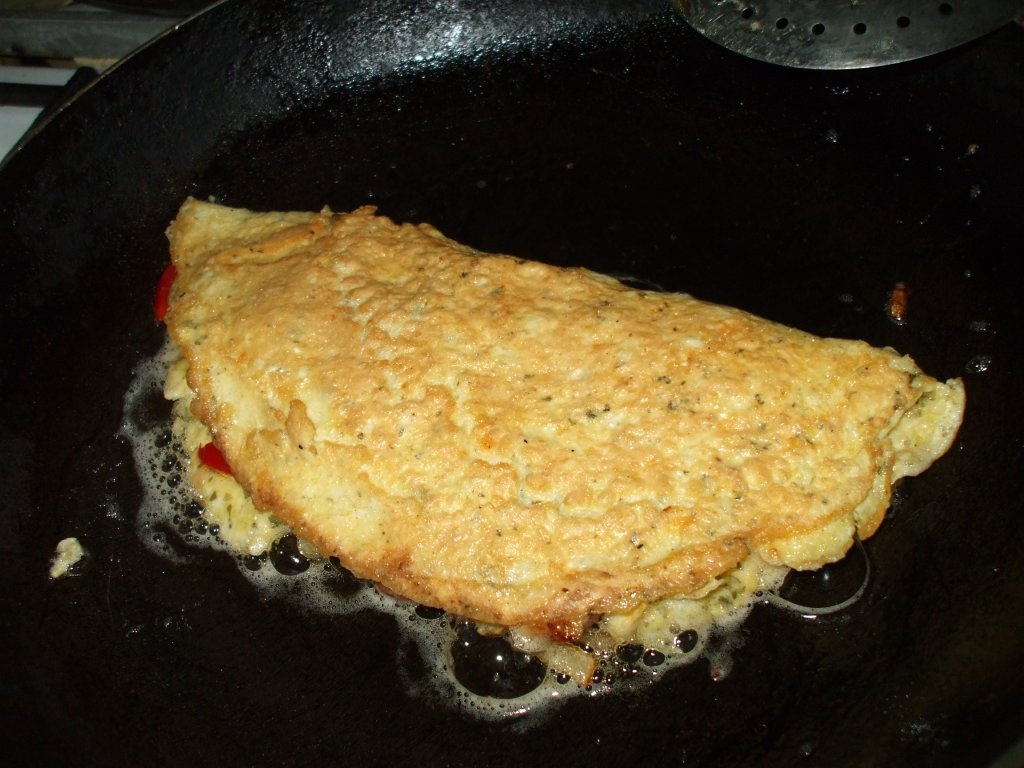 Omleta Calzone cu carnati