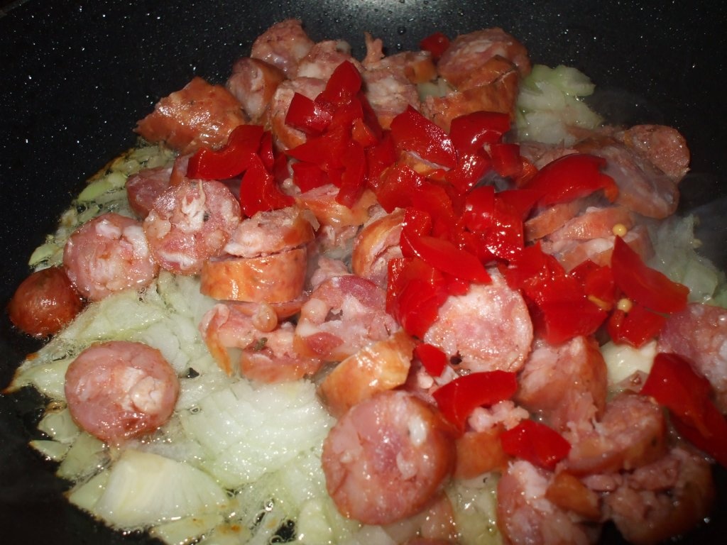 Omleta Calzone cu carnati