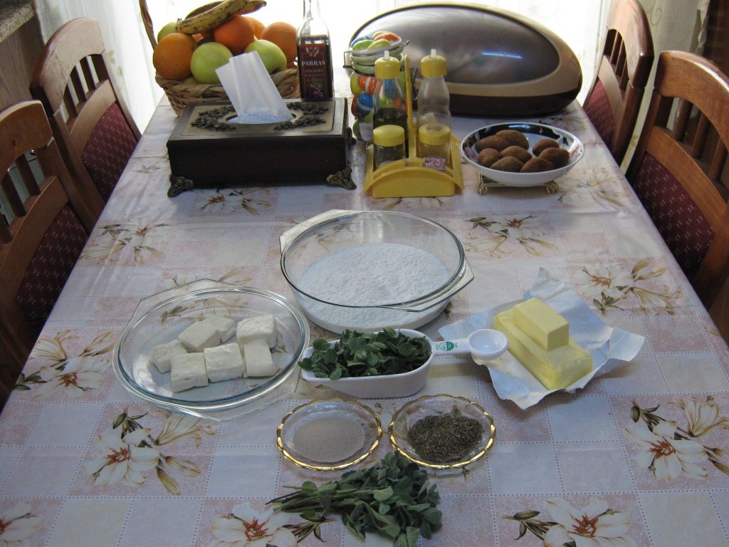 Pogacele cu telemea de oaie si oregano verde