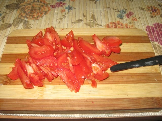 Salata de surimi cu sos rosu