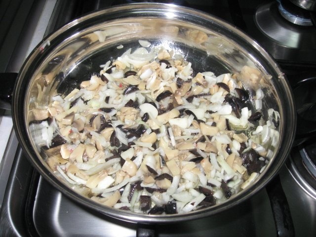 Salata de surimi cu sos rosu