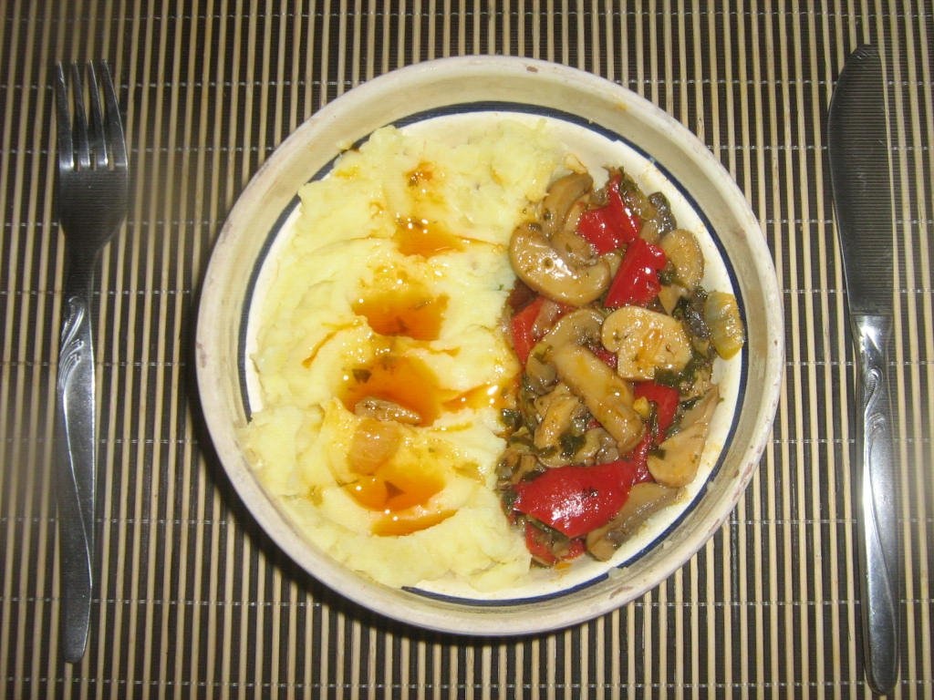 Sote de ciuperci cu piure de cartofi