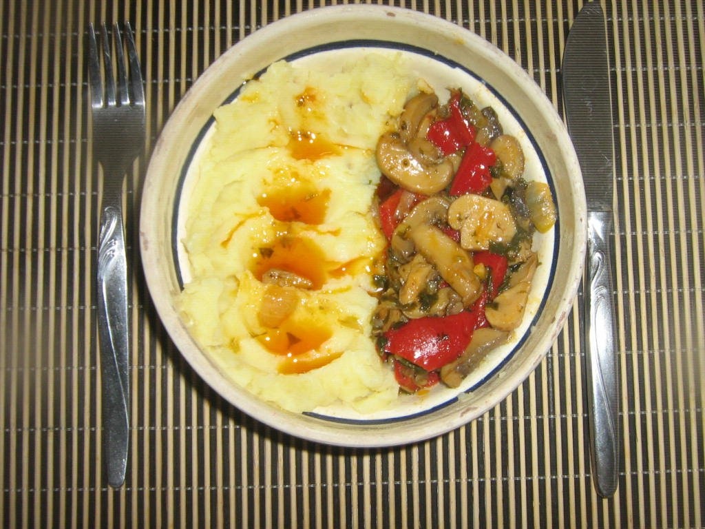 Sote de ciuperci cu piure de cartofi