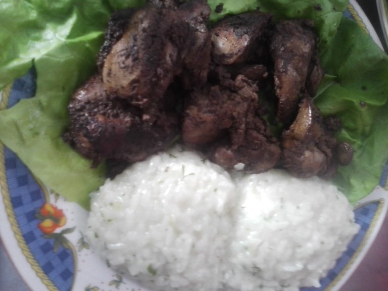 Ficatei de pui cu garnitura de orez