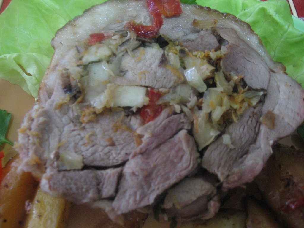 Pulpa de curcan umpluta, cu cartofi rumeniti