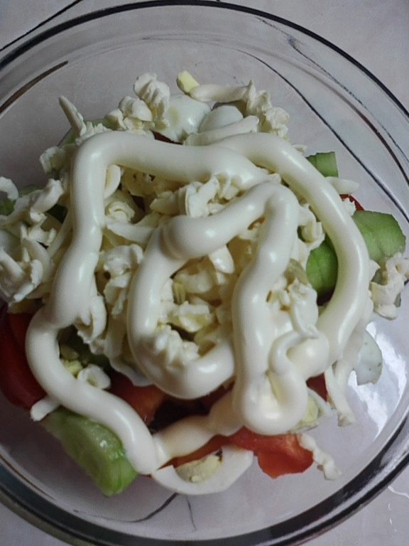 Salata  cu ficat de porc cu oua de prepelita