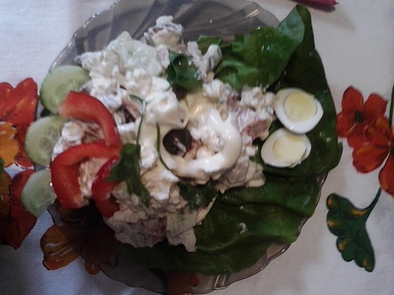 Salata  cu ficat de porc cu oua de prepelita