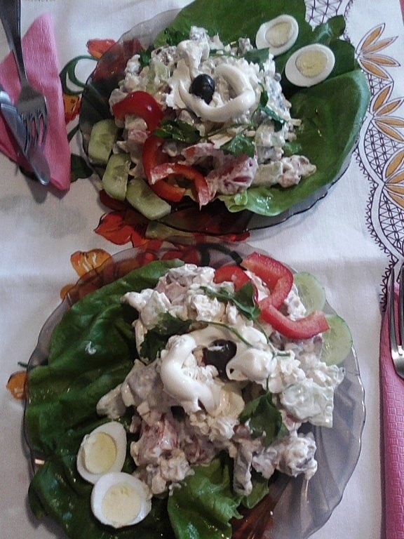 Salata  cu ficat de porc cu oua de prepelita