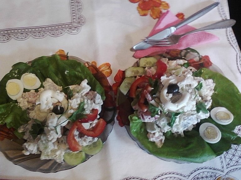 Salata  cu ficat de porc cu oua de prepelita