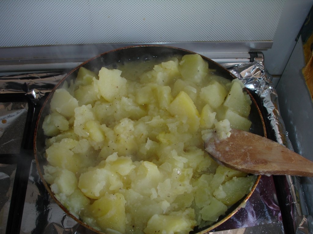 Piept de pui la gratar cu cartofi taranesti