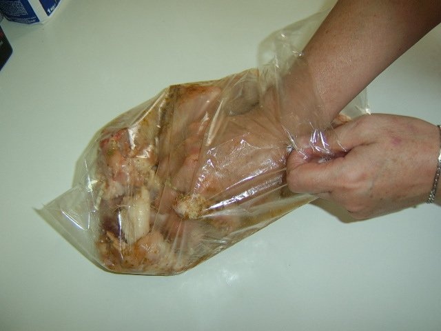 Pui la punga cu garnitura mexicana si morcovi mici