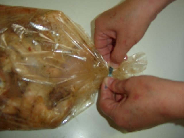 Pui la punga cu garnitura mexicana si morcovi mici