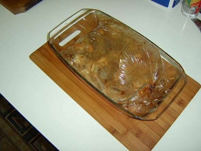 Pui la punga cu garnitura mexicana si morcovi mici