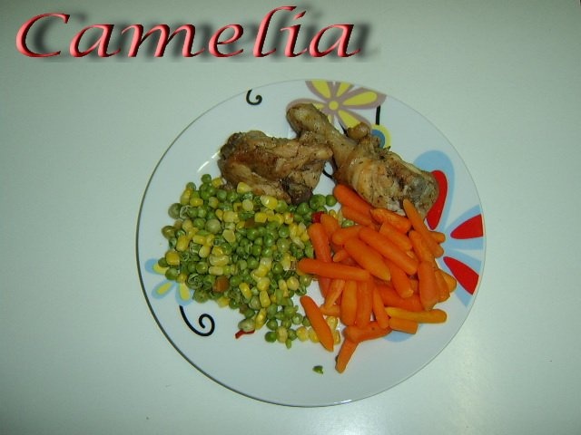 Pui la punga cu garnitura mexicana si morcovi mici