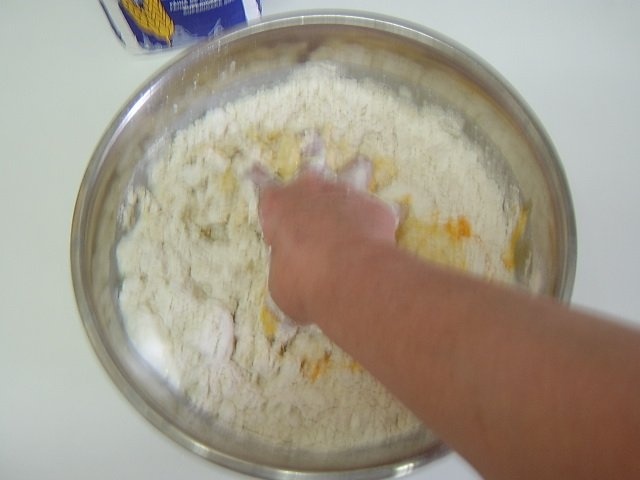 Langosi cu smantana, usturoi si branza