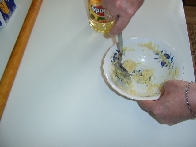 Langosi cu smantana, usturoi si branza