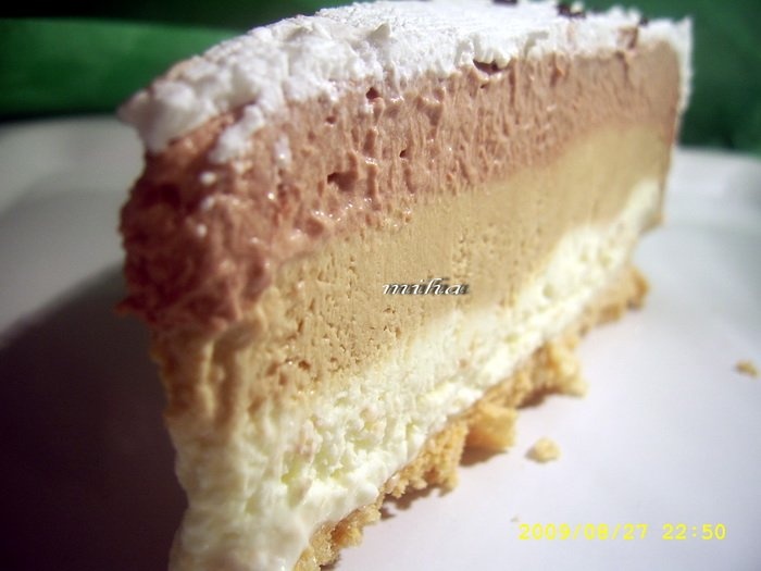 Tort cu 3 feluri de inghetata