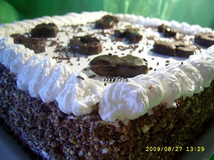 Tort cu mouse de ciocolata si menta