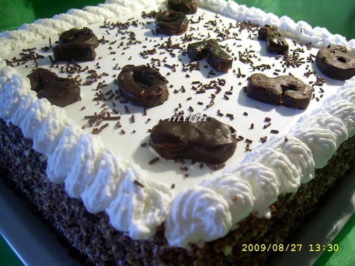 Tort cu mouse de ciocolata si menta