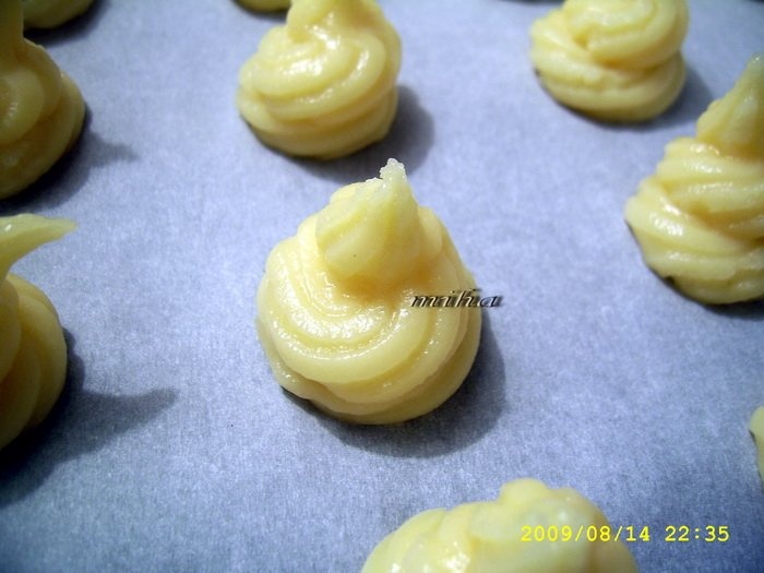 Choux-uri cu crema de vanilie