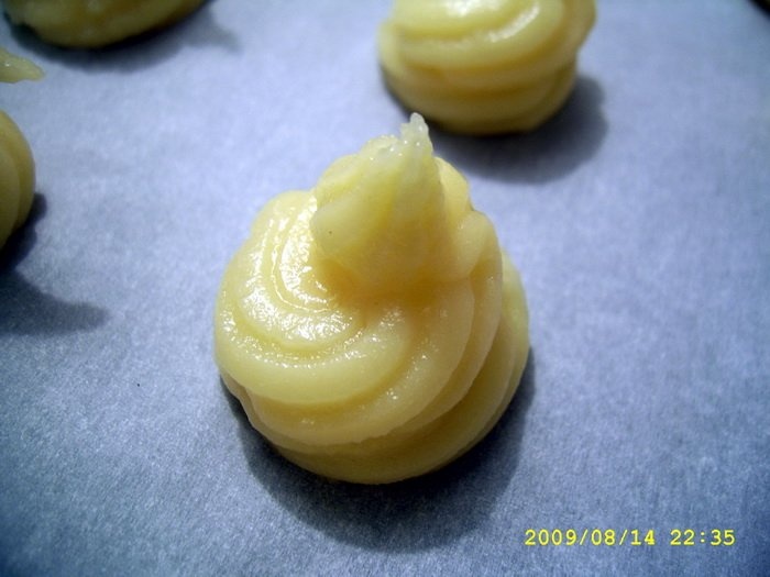 Choux-uri cu crema de vanilie