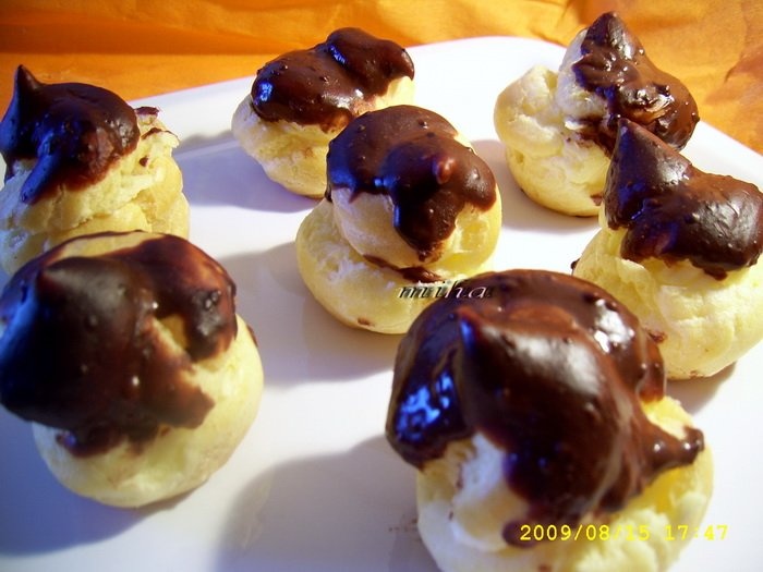 Choux-uri cu crema de vanilie