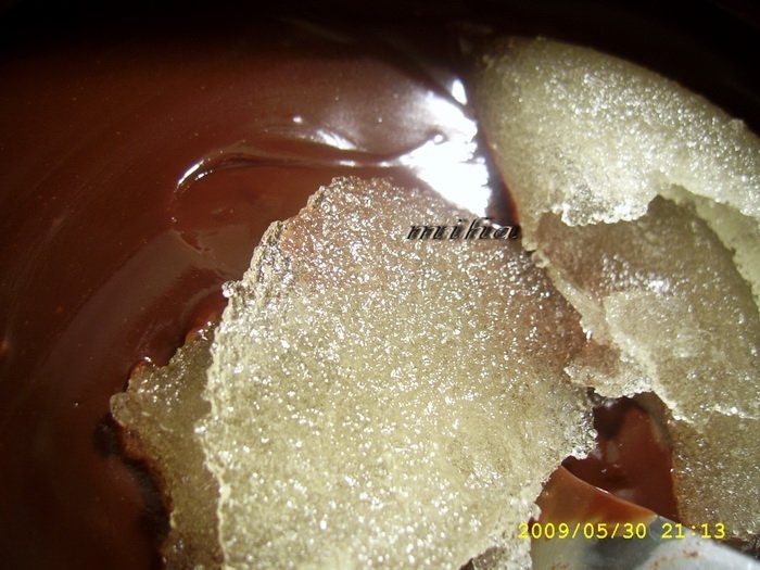 Tort cu frisca si ciocolata