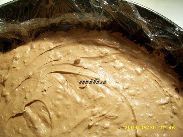 Tort cu frisca si ciocolata