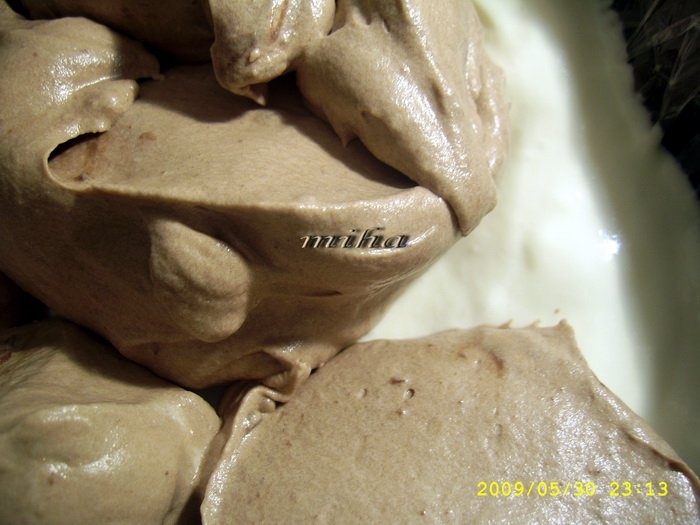 Tort cu frisca si ciocolata