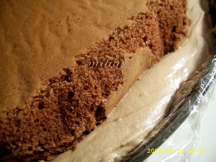 Tort cu frisca si ciocolata